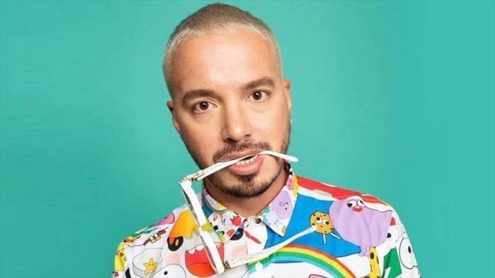 J Balvin 🐆🌈  Beard makeup, Bald hair, Mens hairstyles