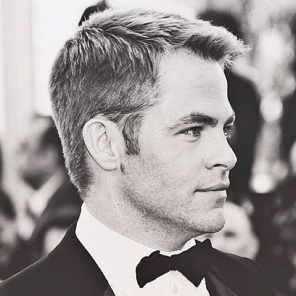 chris pine pánský účes