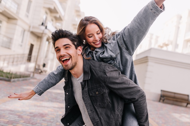 excited-man-black-denim-jacket-chilling-with-girlfriend-outdoor-portrait-happy-couple-exploring-city